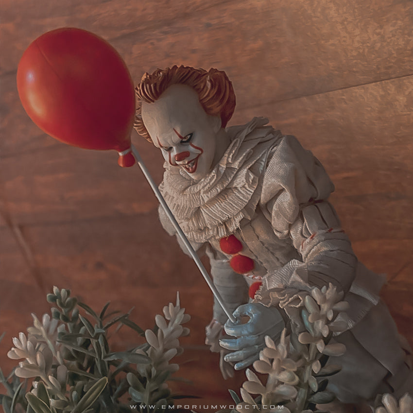 Mezco Toyz - One:12 Collective - IT - Pennywise Action Figure - EmporiumWDDCT